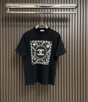 CHANEL T-Shirt