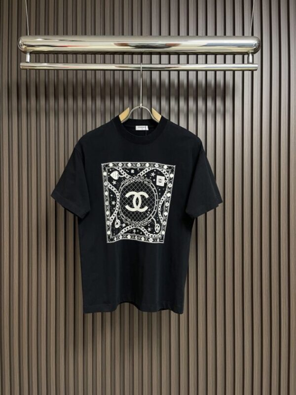 CHANEL T-Shirt