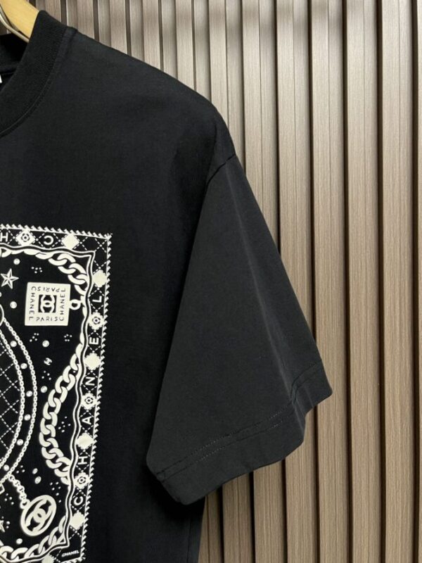 CHANEL T-Shirt - Image 3