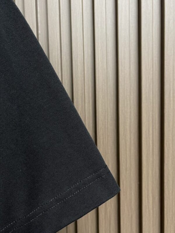 CHANEL T-Shirt - Image 8