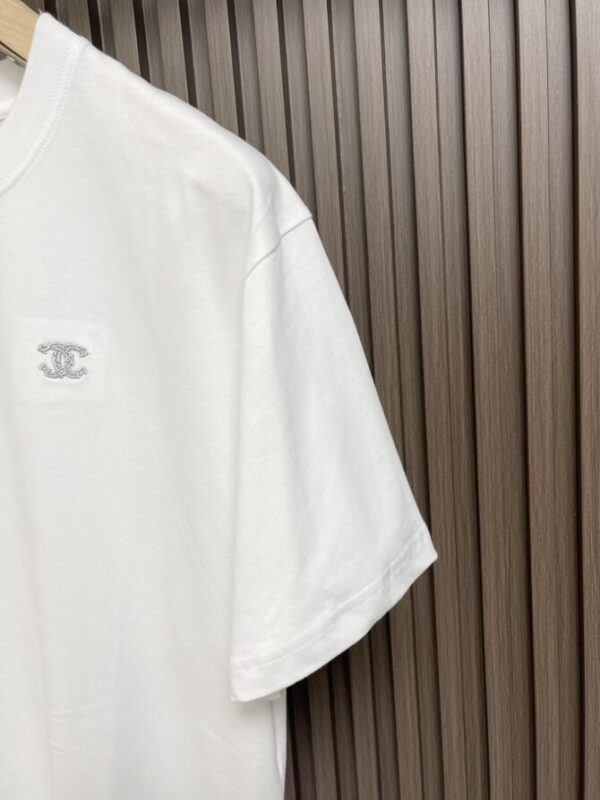 CHANEL T-Shirt - Image 3