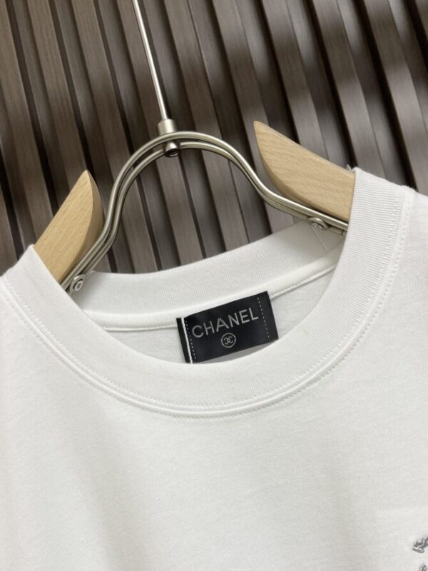 CHANEL T-Shirt - Image 5