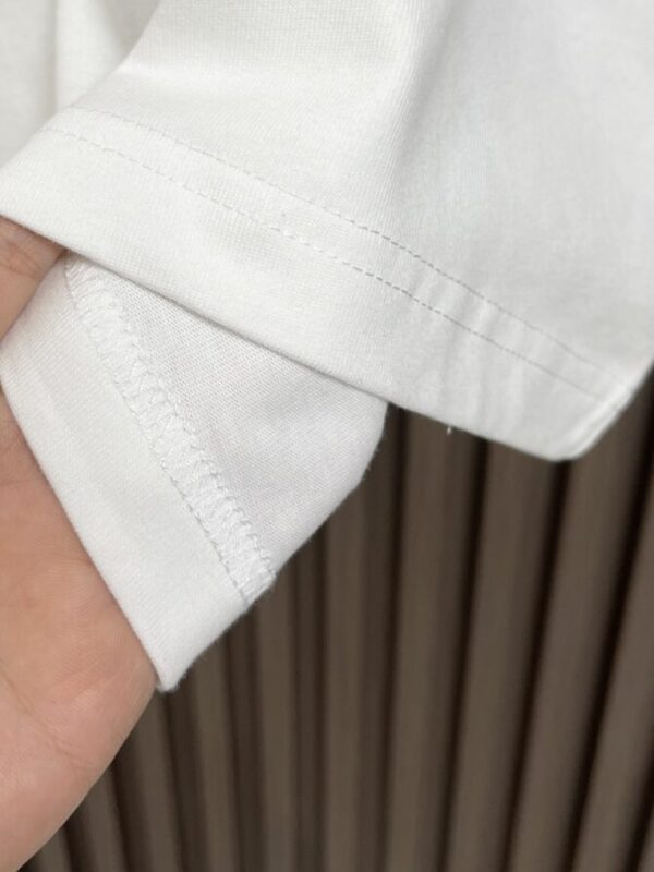 CHANEL T-Shirt - Image 8
