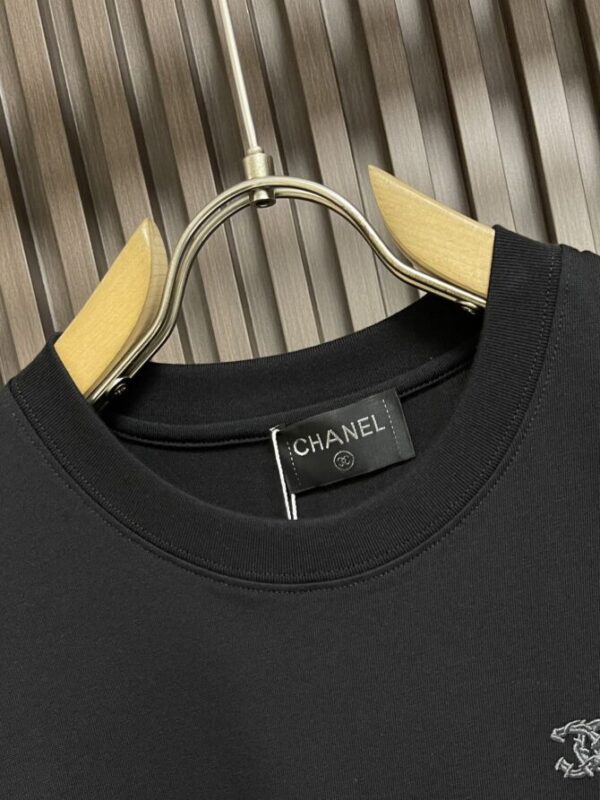 CHANEL T-Shirt - Image 5