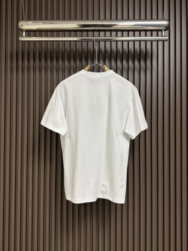 CHANEL T-Shirt - Image 2