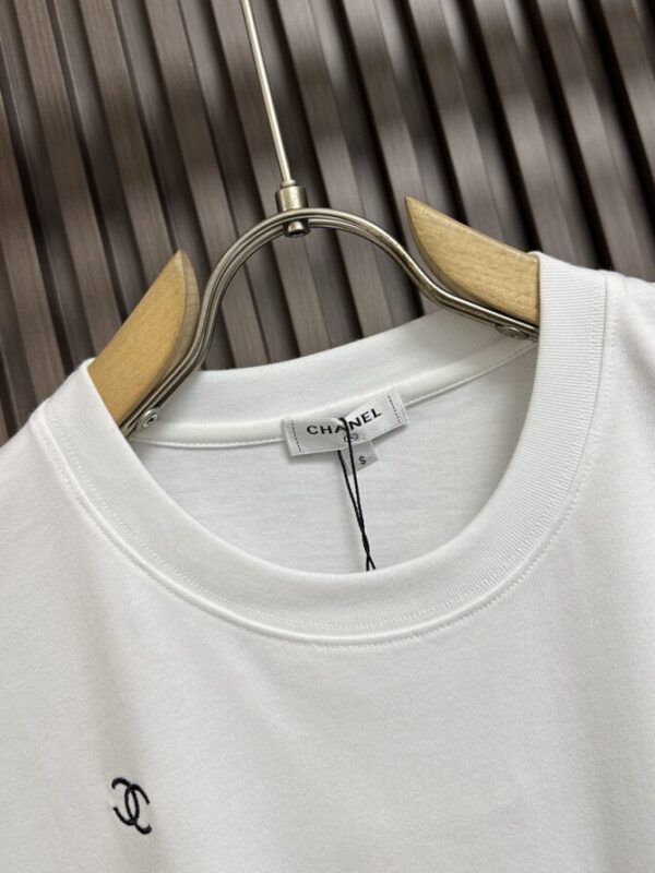 CHANEL T-Shirt - Image 3