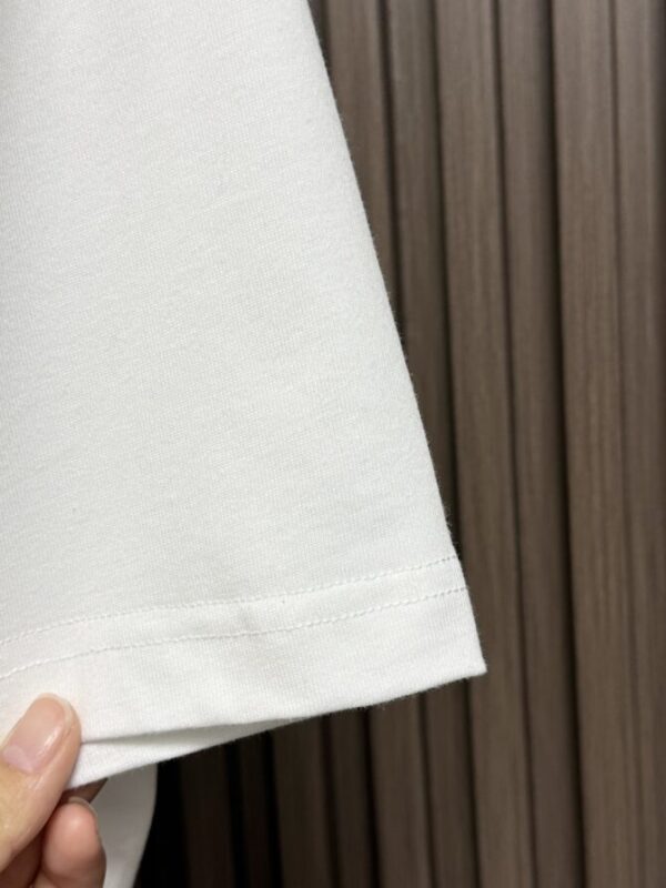 CHANEL T-Shirt - Image 7