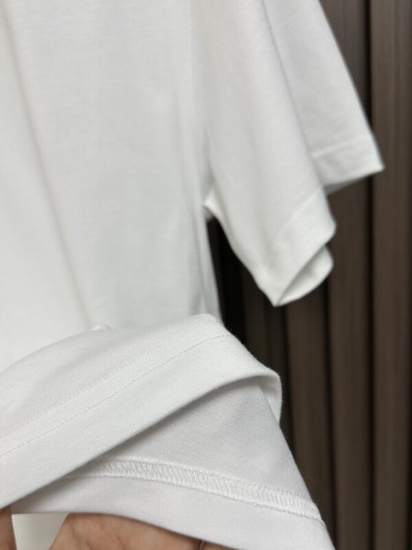 CHANEL T-Shirt - Image 8