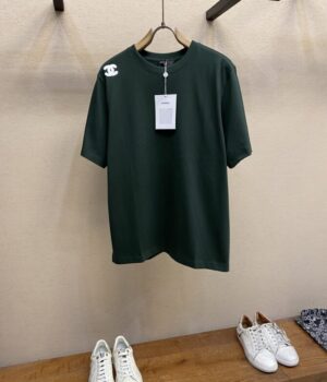 CHANEL T-Shirt
