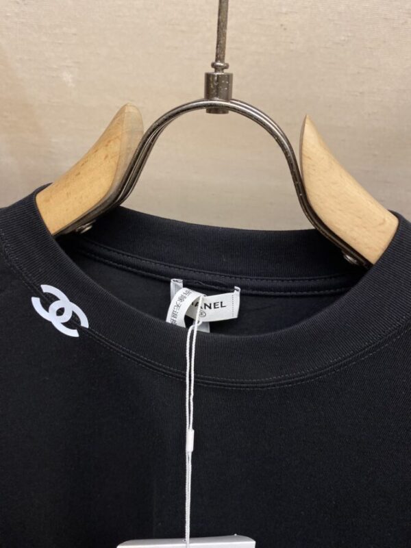 CHANEL T-Shirt - Image 3