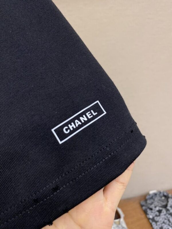 CHANEL T-Shirt - Image 5