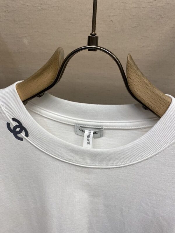CHANEL T-Shirt - Image 4