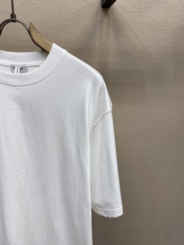 CHANEL T-Shirt - Image 5