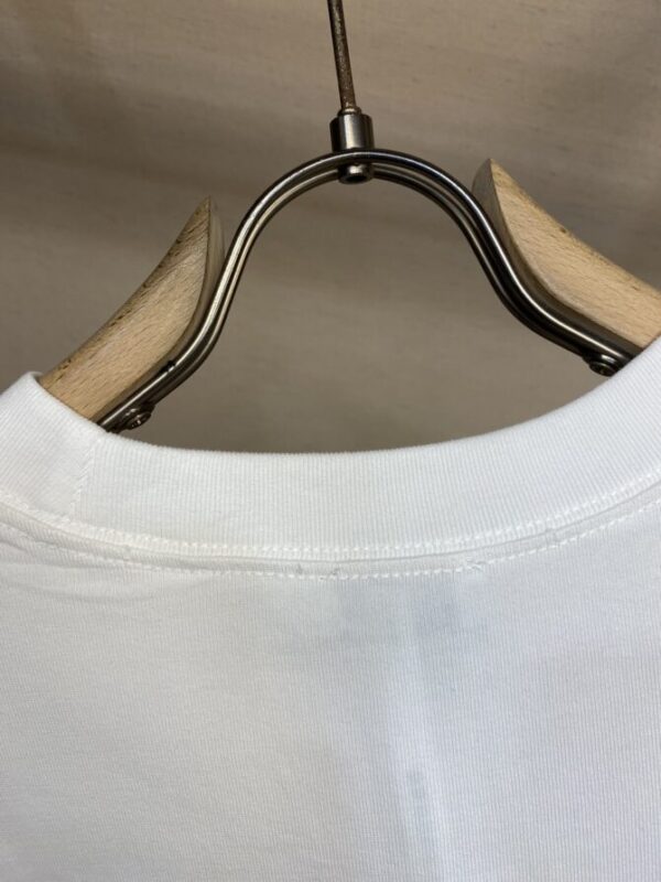 CHANEL T-Shirt - Image 8
