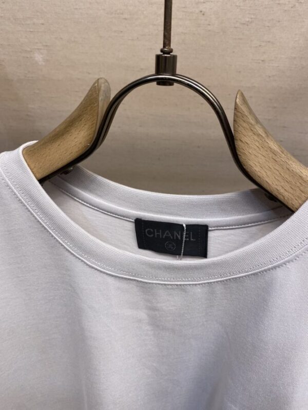 CHANEL T-Shirt - Image 3