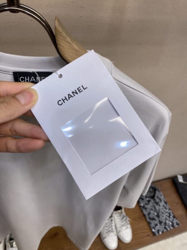 CHANEL T-Shirt - Image 8