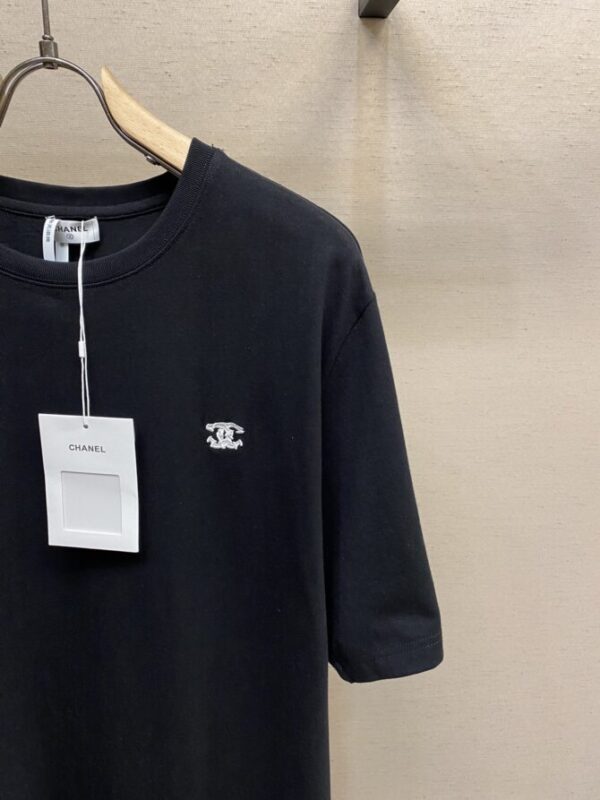 CHANEL T-Shirt - Image 4
