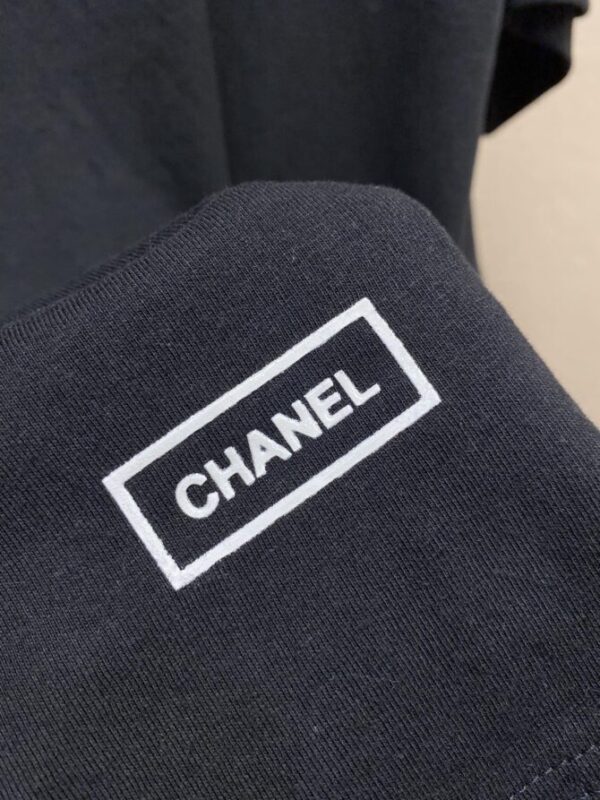 CHANEL T-Shirt - Image 7