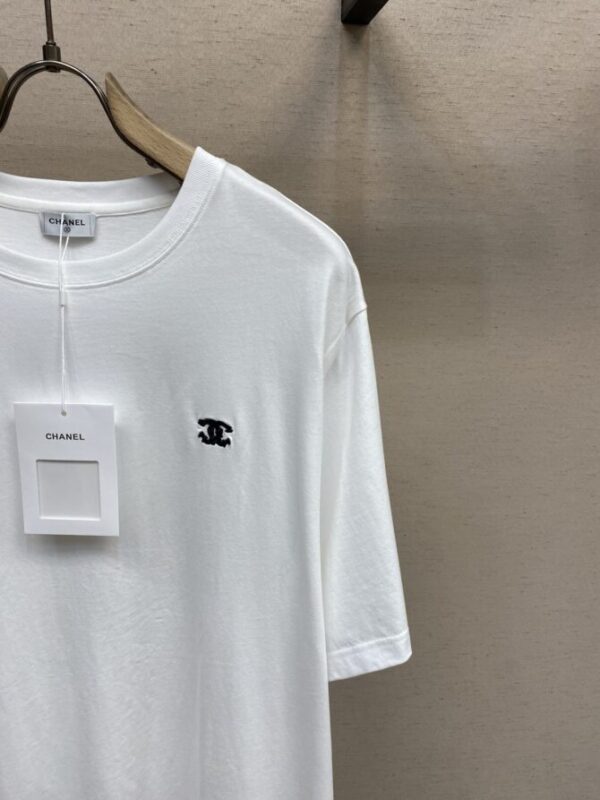 CHANEL T-Shirt - Image 4