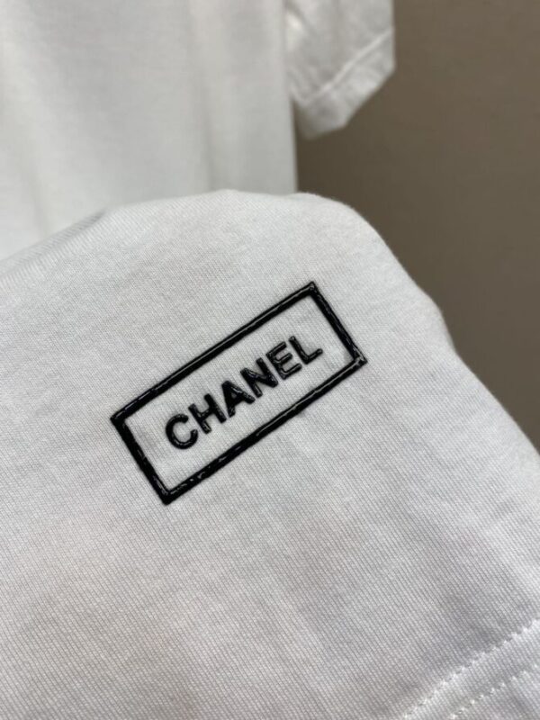 CHANEL T-Shirt - Image 6