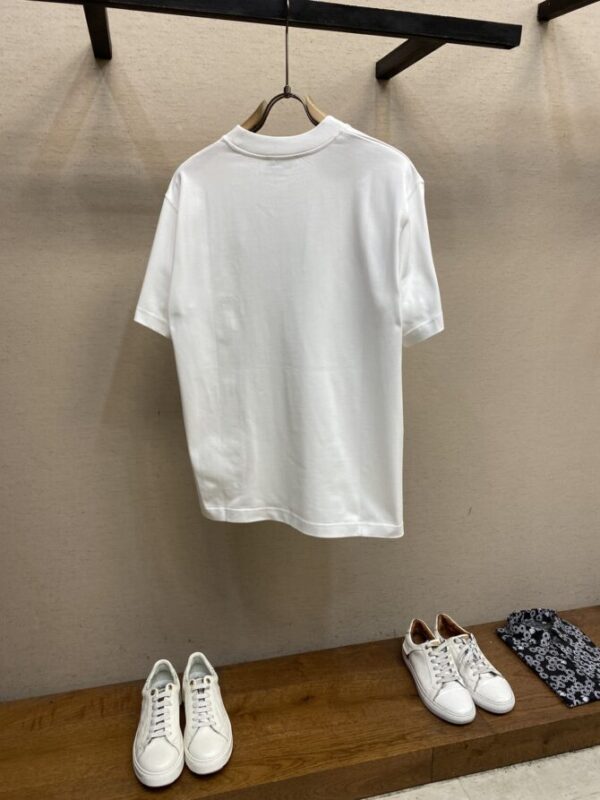 CHANEL T-Shirt - Image 2