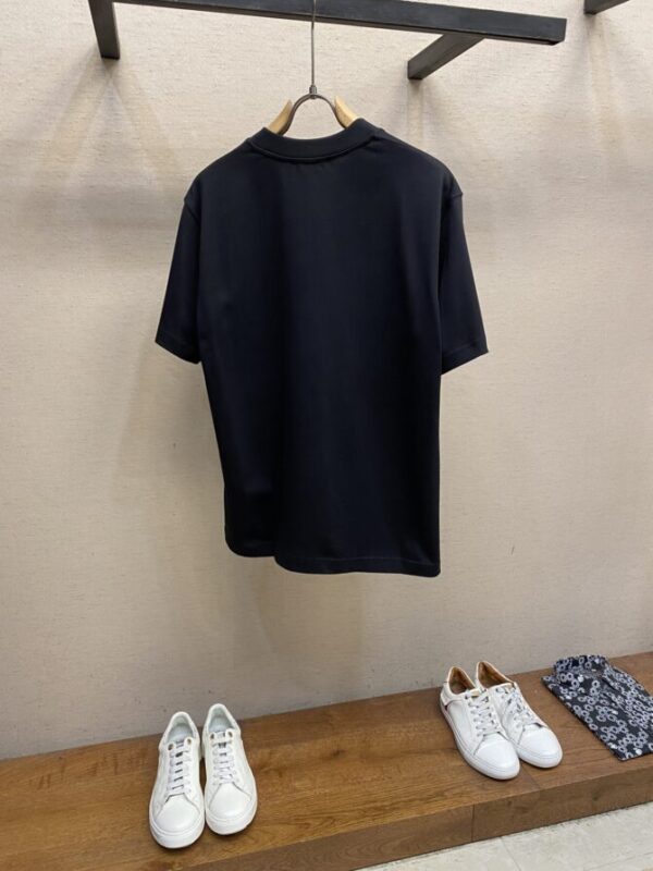 CHANEL T-Shirt - Image 2