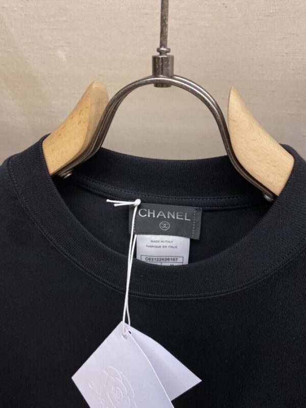CHANEL T-Shirt - Image 3