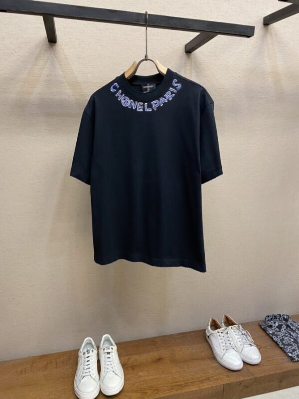 CHANEL T-Shirt