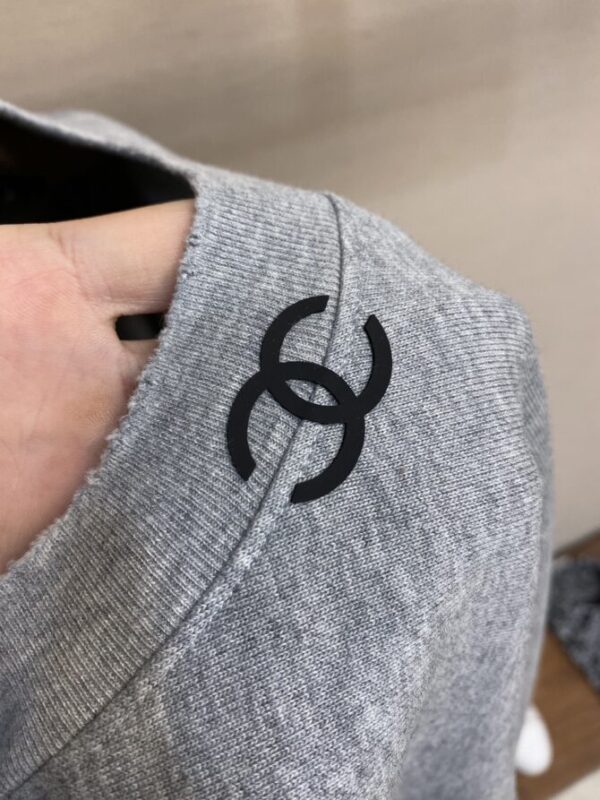 CHANEL T-Shirt - Image 5