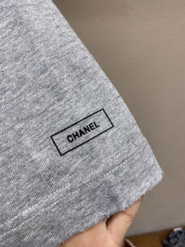 CHANEL T-Shirt - Image 6