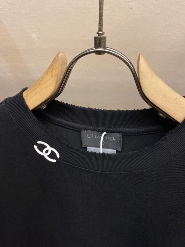 CHANEL T-Shirt - Image 3