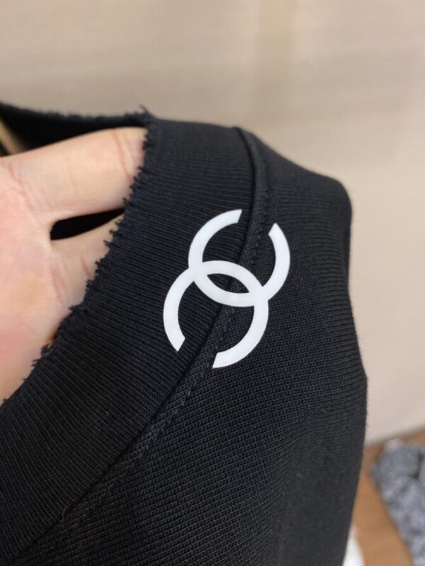 CHANEL T-Shirt - Image 5