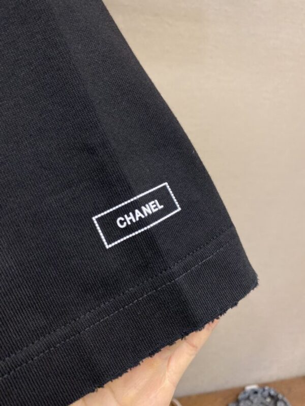 CHANEL T-Shirt - Image 6