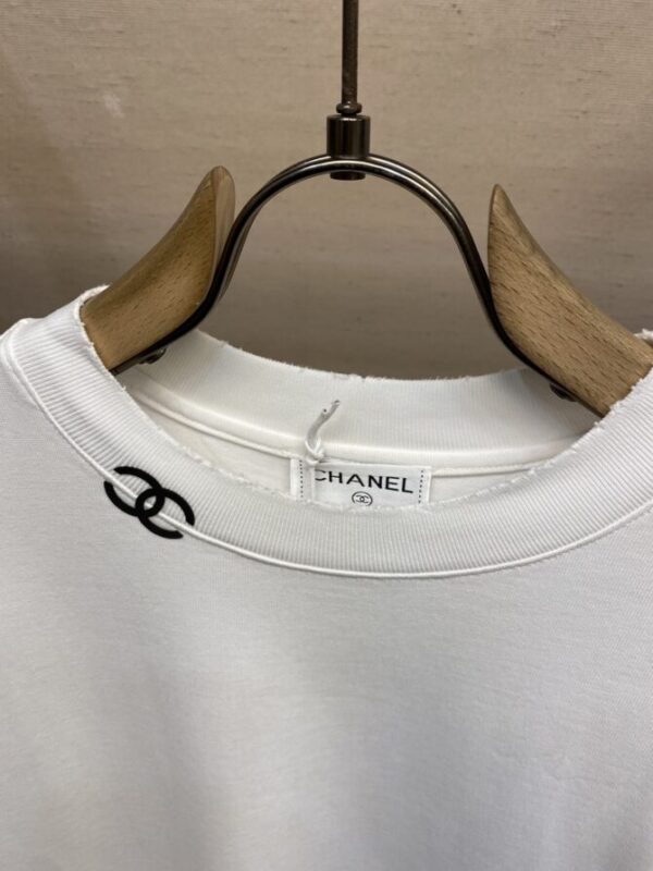CHANEL T-Shirt - Image 3