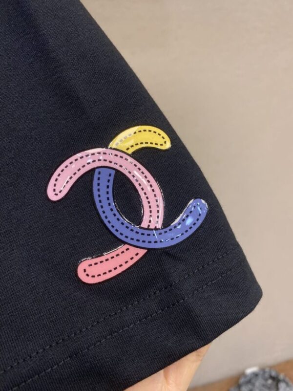 CHANEL T-Shirt - Image 6