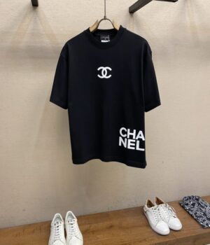 CHANEL T-Shirt