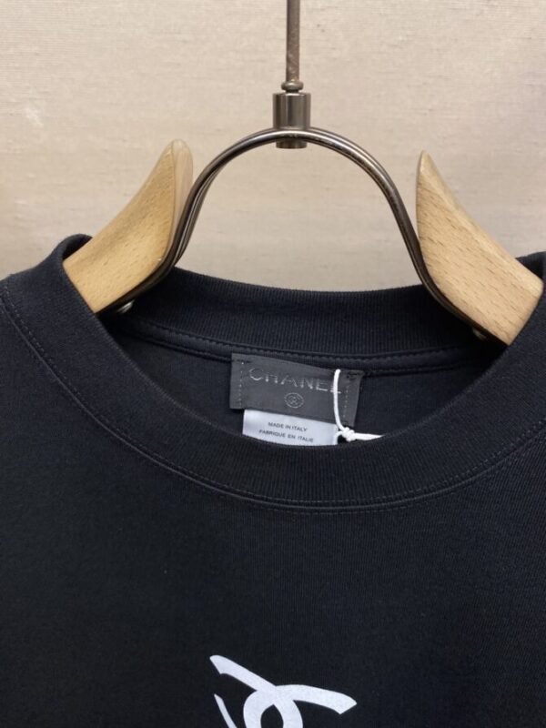 CHANEL T-Shirt - Image 3