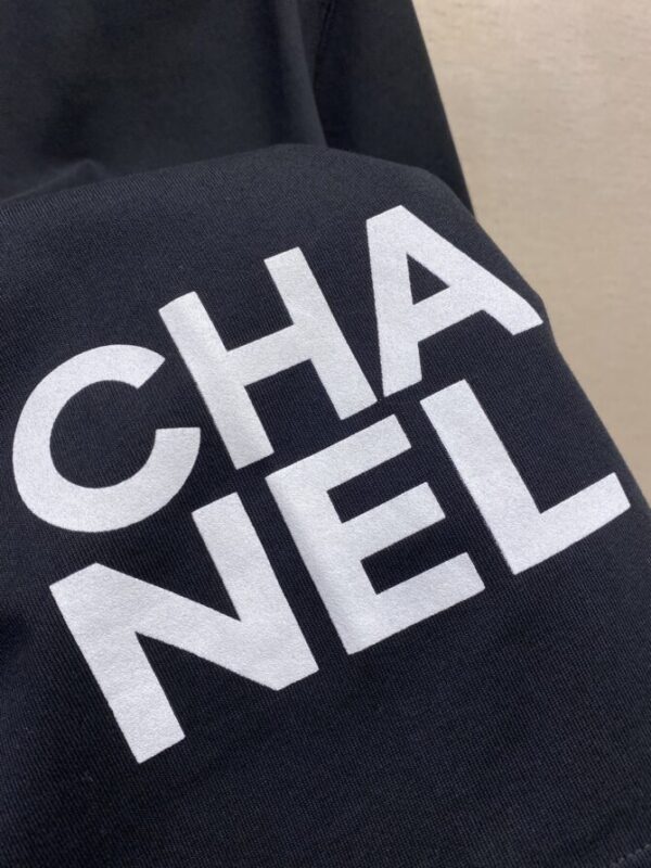 CHANEL T-Shirt - Image 6