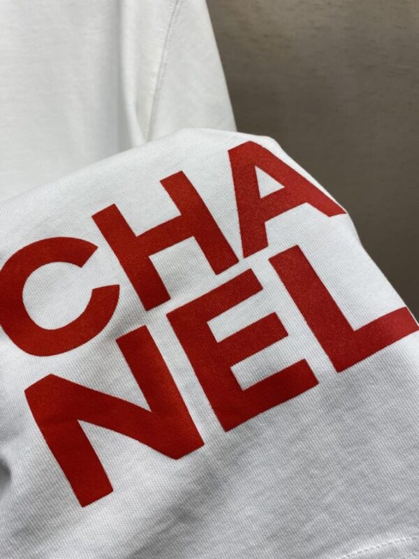 CHANEL T-Shirt - Image 6