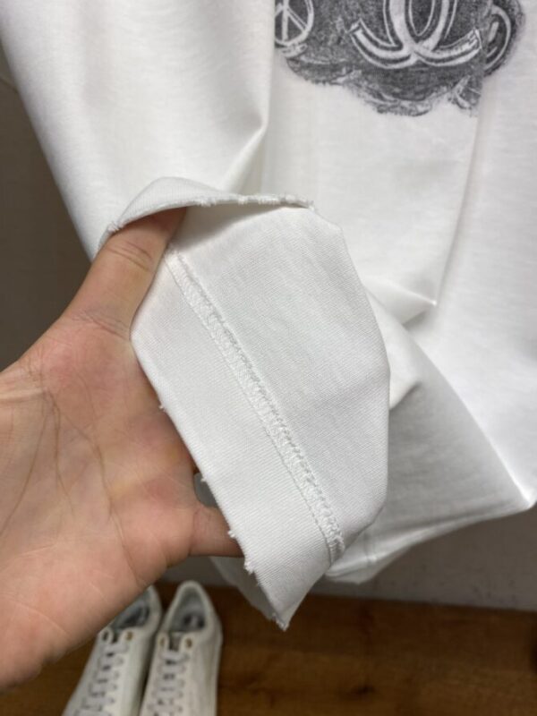 CHANEL T-Shirt - Image 6