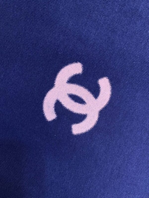 CHANEL T-Shirt - Image 5