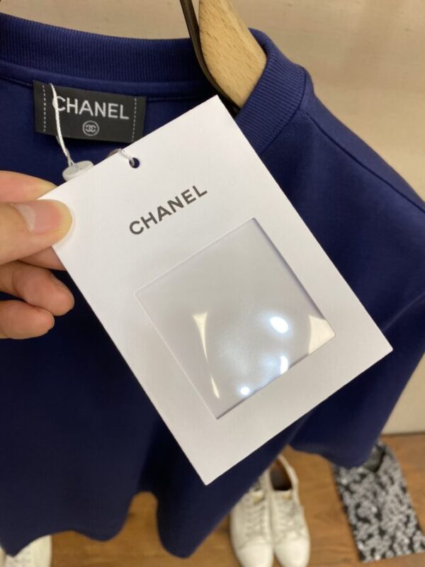 CHANEL T-Shirt - Image 9