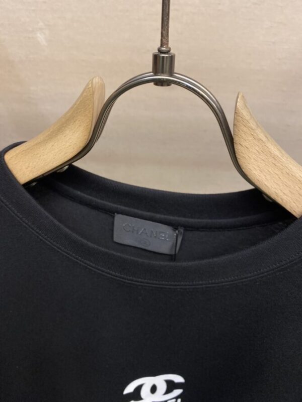 CHANEL T-Shirt - Image 3
