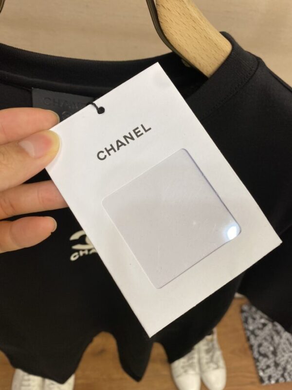 CHANEL T-Shirt - Image 9