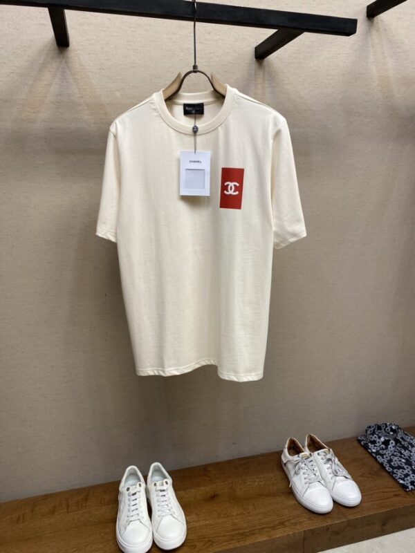 CHANEL T-Shirt