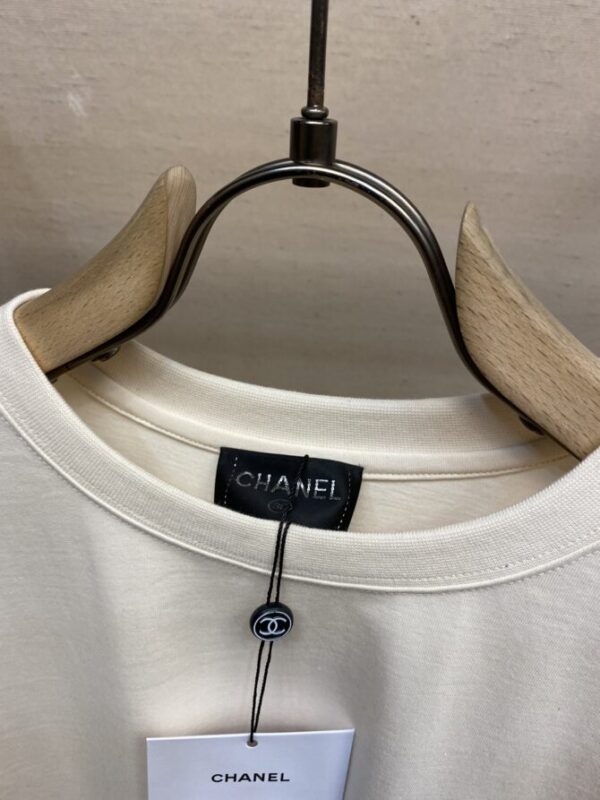CHANEL T-Shirt - Image 3
