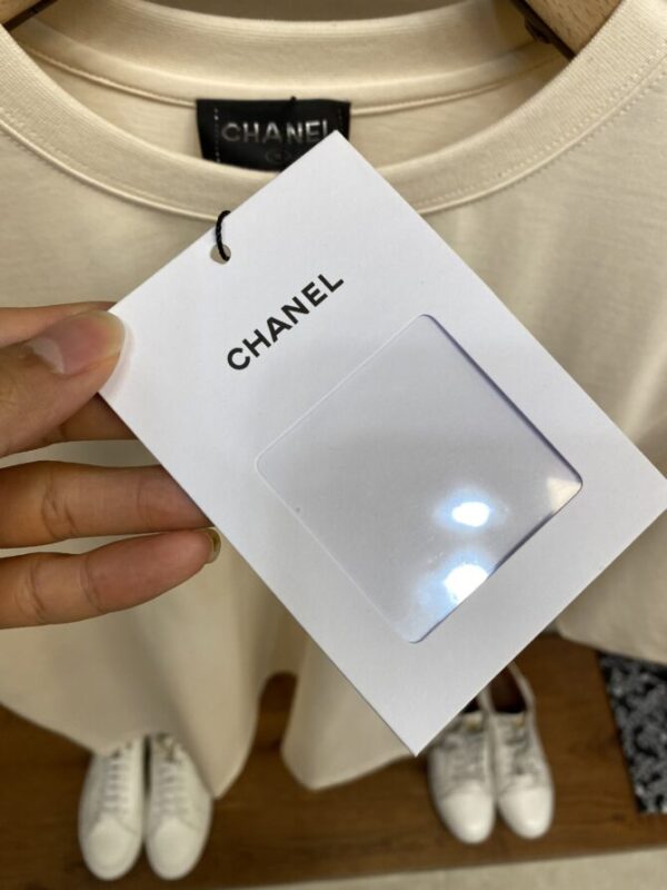 CHANEL T-Shirt - Image 9
