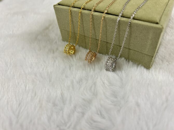 VCA Necklace - Image 3