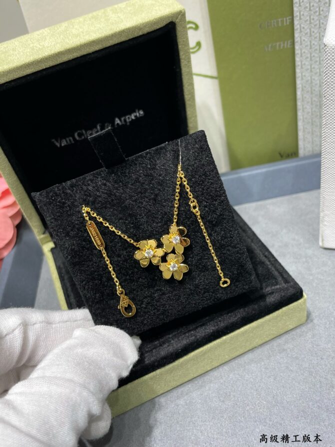 VCA Necklace