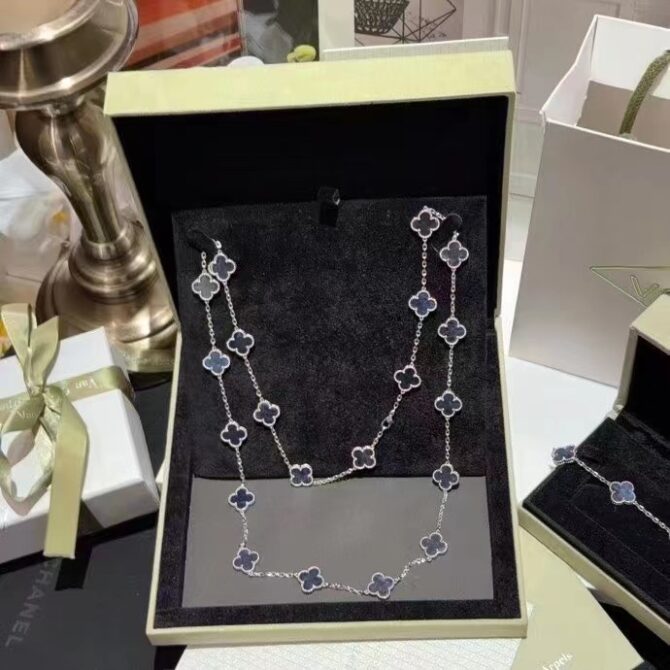 VCA Necklace - Image 4
